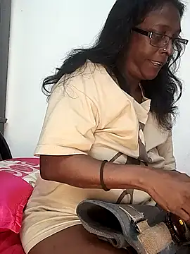 Snapshot of mamakarma1403 chatting on 09/09/25, 01:38 mamakarma1403 online show from 09/09/25, 01:38