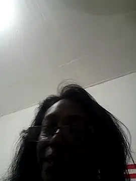 Snapshot of mamakarma1403 chatting on 09/12/25, 12:11 mamakarma1403 online show from 09/12/25, 12:11