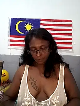 Snapshot of mamakarma1403 chatting on 09/14/25, 02:11 mamakarma1403 online show from 09/14/25, 02:11