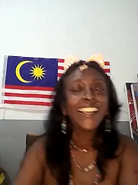 Snapshot of mamakarma1403 chatting on 09/15/25, 04:45 mamakarma1403 online show from 09/15/25, 04:45