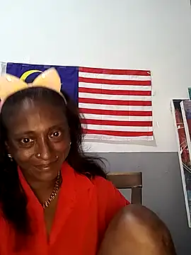 Snapshot of mamakarma1403 chatting on 09/19/25, 12:06 mamakarma1403 online show from 09/19/25, 12:06