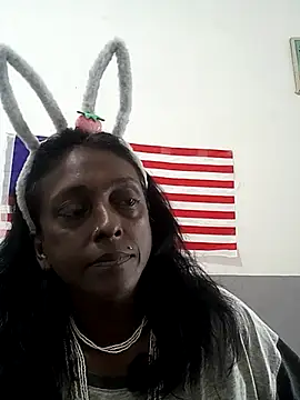 Snapshot of mamakarma1403 chatting on 09/27/25, 03:00 mamakarma1403 online show from 09/27/25, 03:00