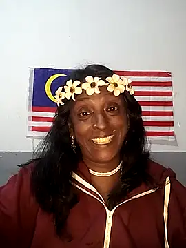 Snapshot of mamakarma1403 chatting on 10/12/25, 04:39 mamakarma1403 online show from 10/12/25, 04:39