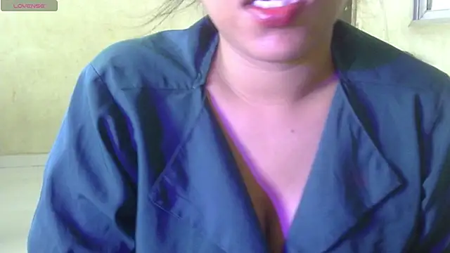 Snapshot of Preeti-Sexy chatting on 06/22/26, 10:01 Preeti-Sexy online show from 06/22/26, 10:01