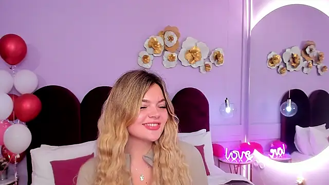 ZaraBloom online show from 11/19/25, 03:17