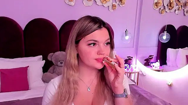 ZaraBloom online show from 12/15/25, 03:33