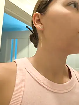 Snapshot of AliceBrayan chatting on 09/25/25, 05:33 AliceBrayan online show from 09/25/25, 05:33