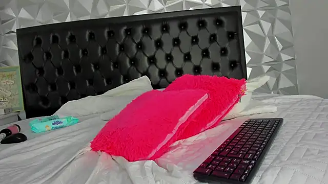 Snapshot of ebony_beckyy chatting on 03/15/25, 08:10 ebony beckyy online show from 03/15/25, 08:10