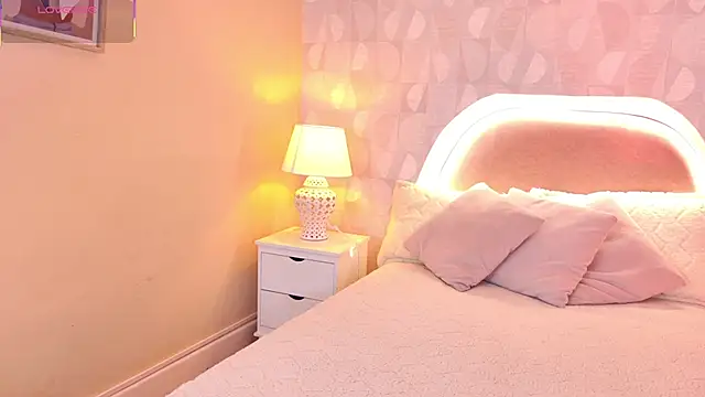 Snapshot of april_rousse chatting on 09/09/25, 12:15 april rousse online show from 09/09/25, 12:15