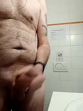 Snapshot of pascalino100 chatting on 02/22/26, 08:13 pascalino100 online show from 02/22/26, 08:13