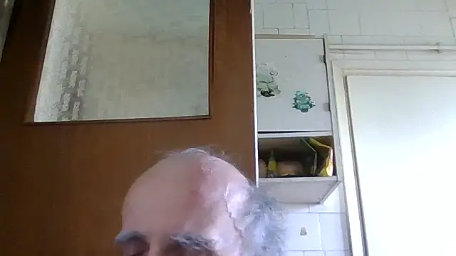 Snapshot of mariusica1@xh chatting on 05/10/26, 11:37 mariusica1xh online show from 05/10/26, 11:37