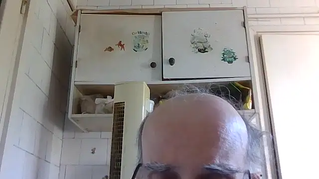 Snapshot of mariusica1@xh chatting on 05/23/26, 02:43 mariusica1xh online show from 05/23/26, 02:43