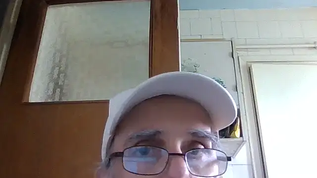 Snapshot of mariusica1@xh chatting on 05/28/26, 12:13 mariusica1xh online show from 05/28/26, 12:13