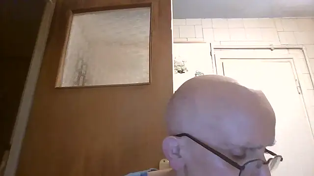 Snapshot of mariusica1@xh chatting on 06/02/26, 06:32 mariusica1xh online show from 06/02/26, 06:32