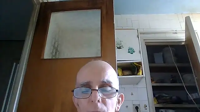 Snapshot of mariusica1@xh chatting on 07/02/26, 02:45 mariusica1xh online show from 07/02/26, 02:45