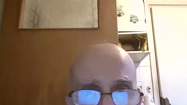 Snapshot of mariusica1@xh chatting on 07/15/26, 05:40 mariusica1xh online show from 07/15/26, 05:40