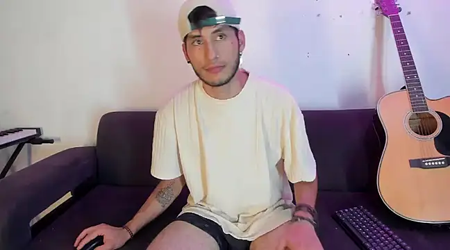 Henrikk senn online show from 12/13/24, 02:32