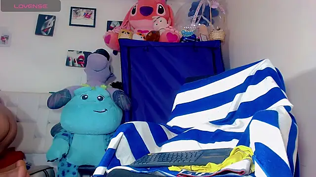 Snapshot of nicol_gill_ chatting on 01/17/25, 11:17 nicol gill online show from 01/17/25, 11:17