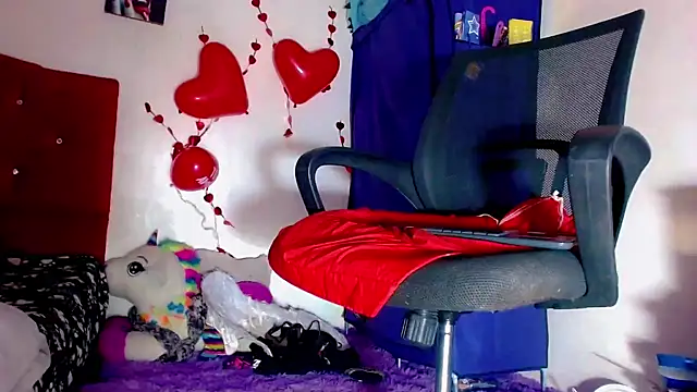 Snapshot of nicol_gill_ chatting on 02/15/25, 02:44 nicol gill online show from 02/15/25, 02:44