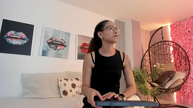 Snapshot of Angela_donnato chatting on 01/29/25, 03:54 Angela donnato online show from 01/29/25, 03:54