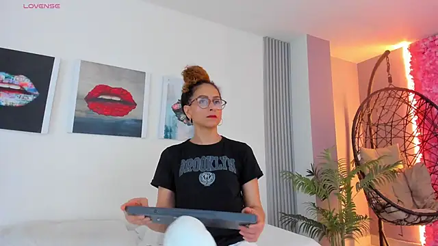Snapshot of Angela_donnato chatting on 02/28/25, 03:15 Angela donnato online show from 02/28/25, 03:15