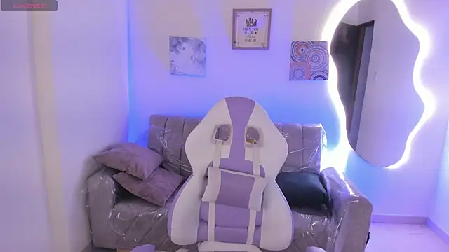 Charlotte cowell sub1  online show from 12/17/25, 05:08