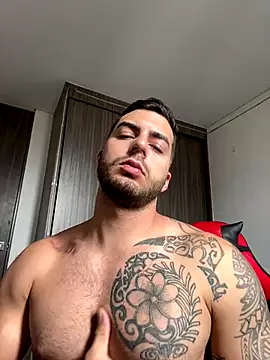 Snapshot of thomas_gun chatting on 12/03/24, 04:06 thomas gun online show from 12/03/24, 04:06