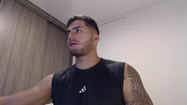 Snapshot of thomas_gun chatting on 12/05/24, 06:10 thomas gun online show from 12/05/24, 06:10