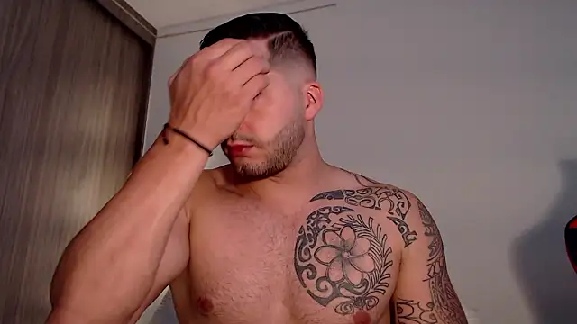 Snapshot of thomas_gun chatting on 12/06/24, 01:55 thomas gun online show from 12/06/24, 01:55