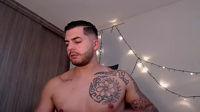 Snapshot of thomas_gun chatting on 12/23/24, 03:33 thomas gun online show from 12/23/24, 03:33