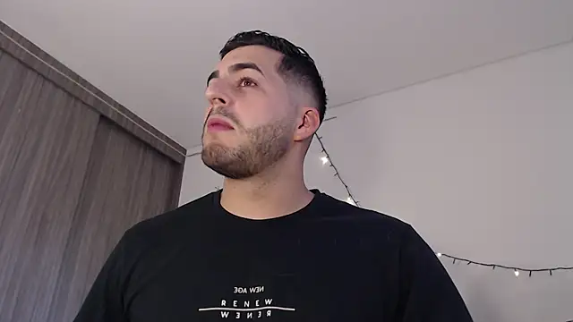 Snapshot of thomas_gun chatting on 12/28/24, 10:02 thomas gun online show from 12/28/24, 10:02