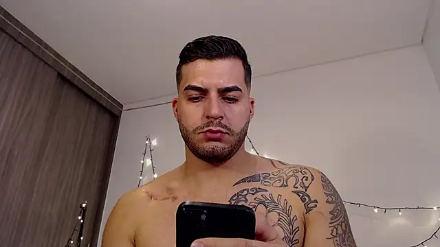 Snapshot of thomas_gun chatting on 01/17/25, 03:22 thomas gun online show from 01/17/25, 03:22