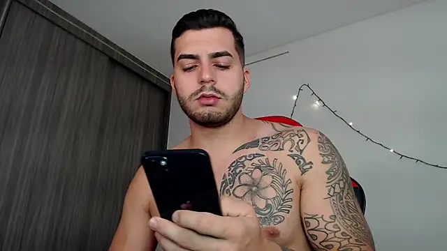 Snapshot of thomas_gun chatting on 01/30/25, 02:15 thomas gun online show from 01/30/25, 02:15