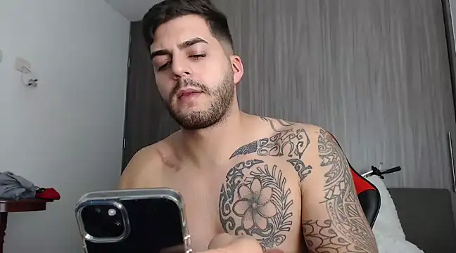 Snapshot of thomas_gun chatting on 03/05/25, 05:18 thomas gun online show from 03/05/25, 05:18