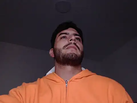 Snapshot of thomas_gun chatting on 10/26/25, 02:06 thomas gun online show from 10/26/25, 02:06