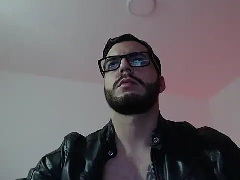 Snapshot of thomas_gun chatting on 11/05/25, 01:16 thomas gun online show from 11/05/25, 01:16