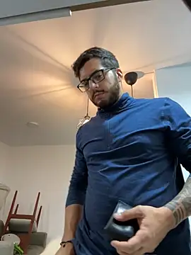 Snapshot of thomas_gun chatting on 11/12/25, 07:09 thomas gun online show from 11/12/25, 07:09