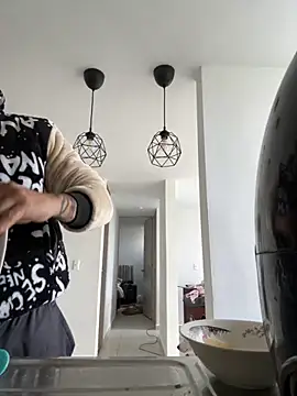 Snapshot of thomas_gun chatting on 12/04/25, 04:05 thomas gun online show from 12/04/25, 04:05