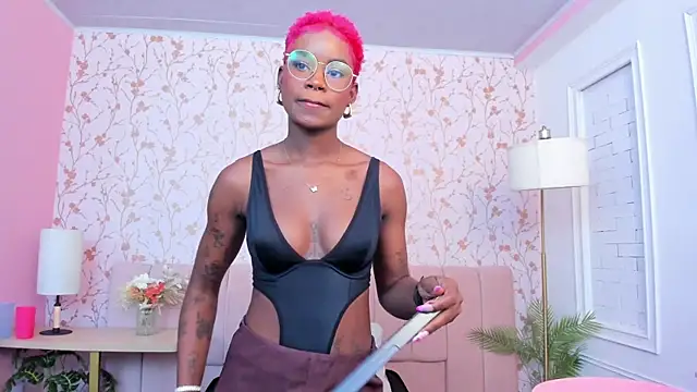 amber-hill online show from 03/25/26, 07:42