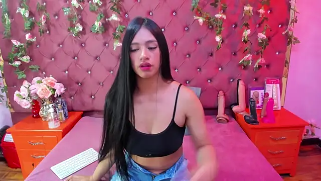 Mariana Prin online show from 10/17/25, 01:42