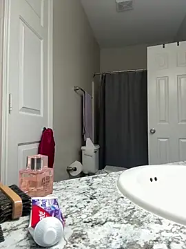 Snapshot of SexyHoneyRedd chatting on 02/18/25, 11:33 SexyHoneyRedd online show from 02/18/25, 11:33