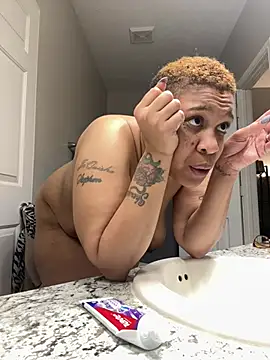 Snapshot of SexyHoneyRedd chatting on 02/25/25, 11:30 SexyHoneyRedd online show from 02/25/25, 11:30