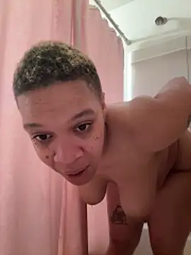 Snapshot of SexyHoneyRedd chatting on 02/11/26, 01:27 SexyHoneyRedd online show from 02/11/26, 01:27