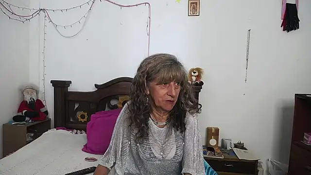 Snapshot of DominaLeona chatting on 01/23/25, 08:13 DominaLeona online show from 01/23/25, 08:13