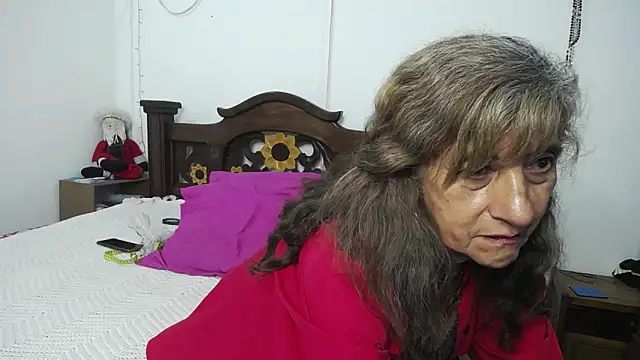 Snapshot of DominaLeona chatting on 01/29/25, 10:32 DominaLeona online show from 01/29/25, 10:32