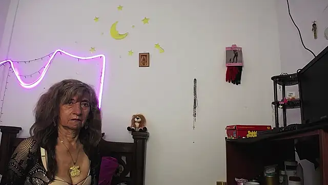 Snapshot of DominaLeona chatting on 01/30/25, 08:42 DominaLeona online show from 01/30/25, 08:42