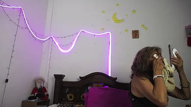 Snapshot of DominaLeona chatting on 01/30/25, 11:45 DominaLeona online show from 01/30/25, 11:45