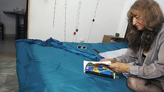 Snapshot of DominaLeona chatting on 02/15/25, 07:50 DominaLeona online show from 02/15/25, 07:50