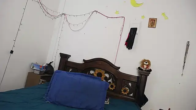 Snapshot of DominaLeona chatting on 02/18/25, 08:36 DominaLeona online show from 02/18/25, 08:36