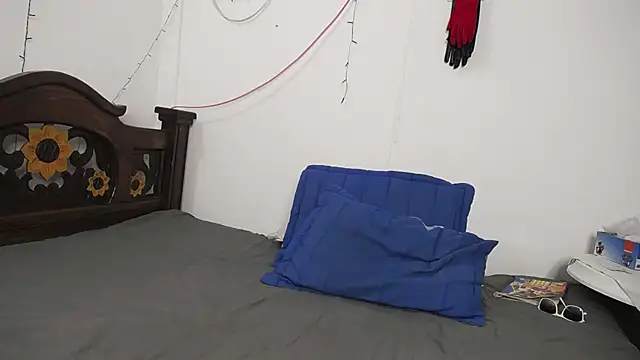 Snapshot of DominaLeona chatting on 03/06/25, 11:42 DominaLeona online show from 03/06/25, 11:42